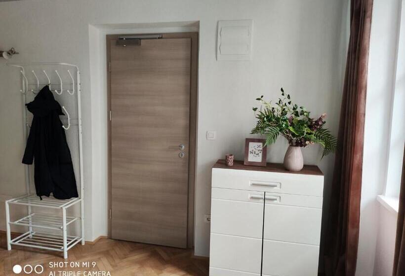 پانسیون Aparthotel Cross Street 4