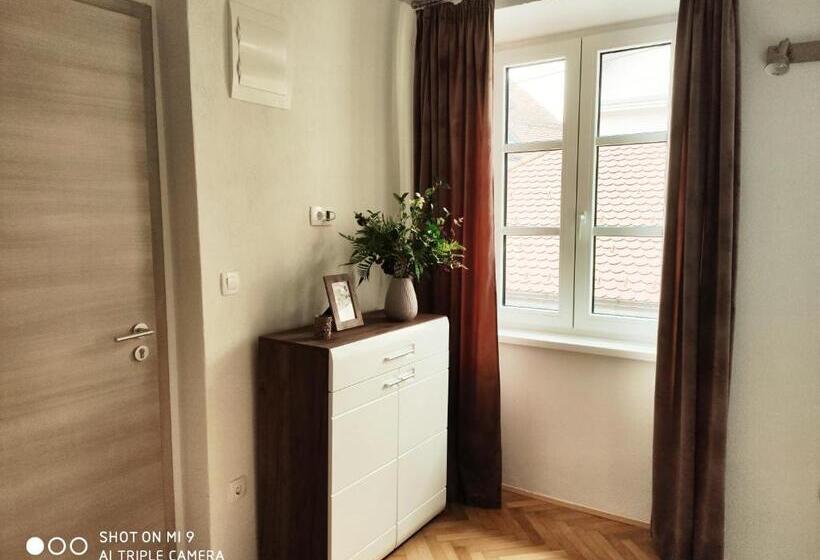 پانسیون Aparthotel Cross Street 4