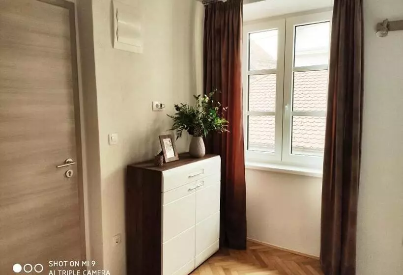 پانسیون Aparthotel Cross Street 4