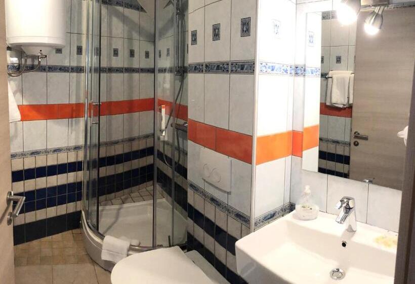 پانسیون Aparthotel Cross Street 4