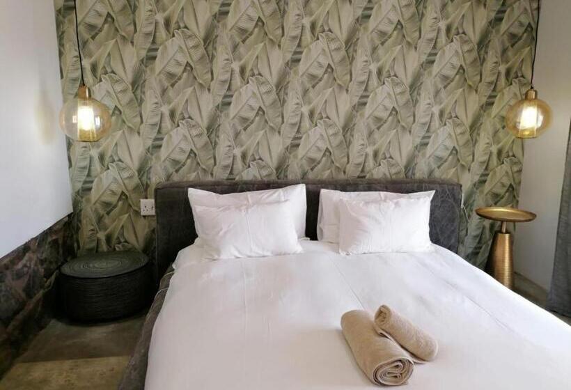 פנסיון Tzamenkomst River Lodge