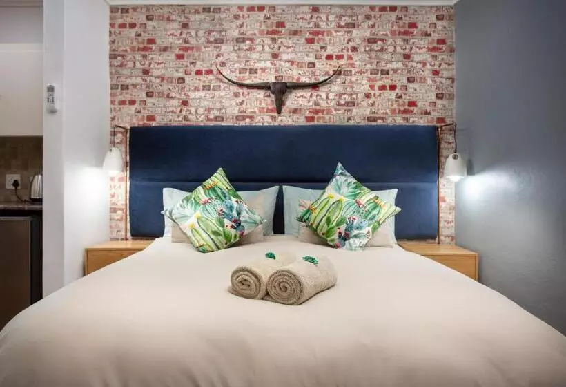 ペンション Tzamenkomst River Lodge