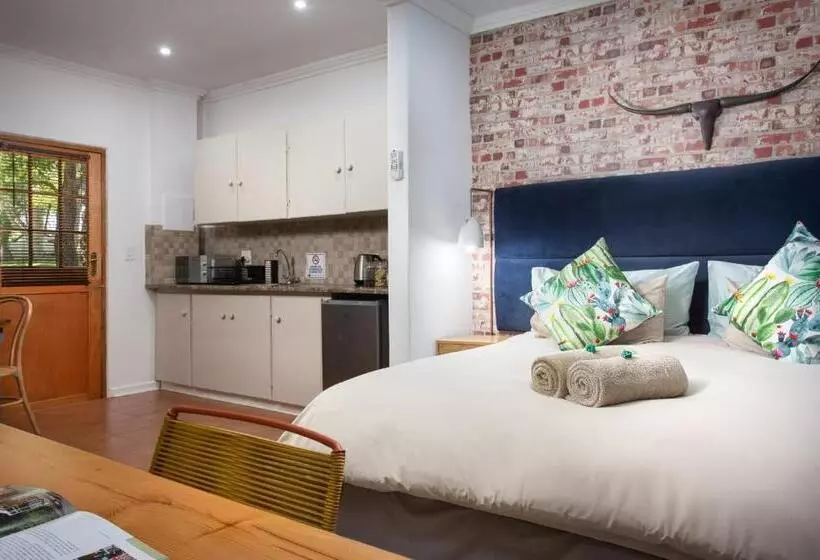 ペンション Tzamenkomst River Lodge