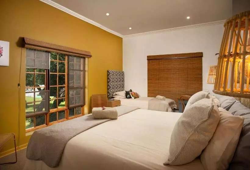 ペンション Tzamenkomst River Lodge