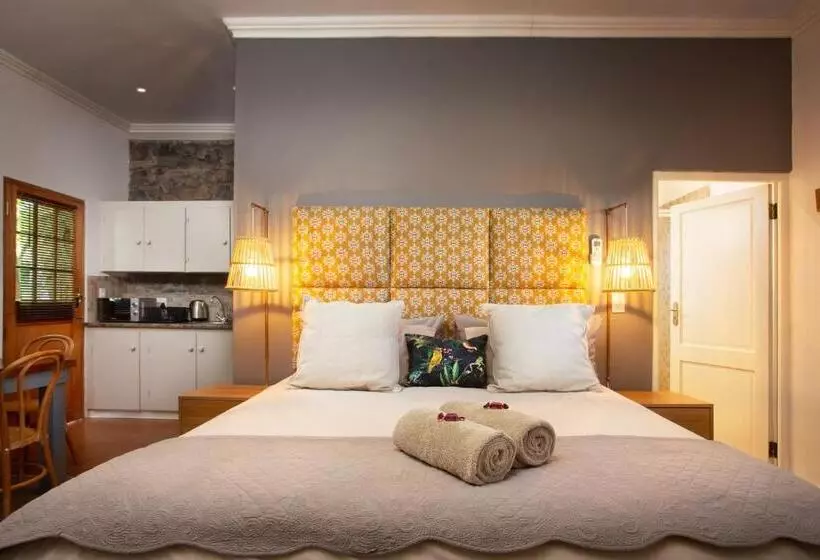 ペンション Tzamenkomst River Lodge