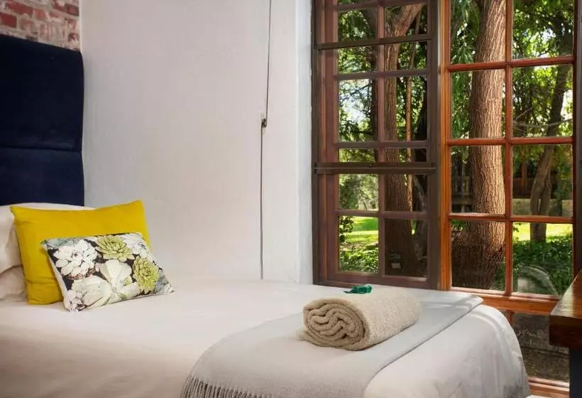 ペンション Tzamenkomst River Lodge