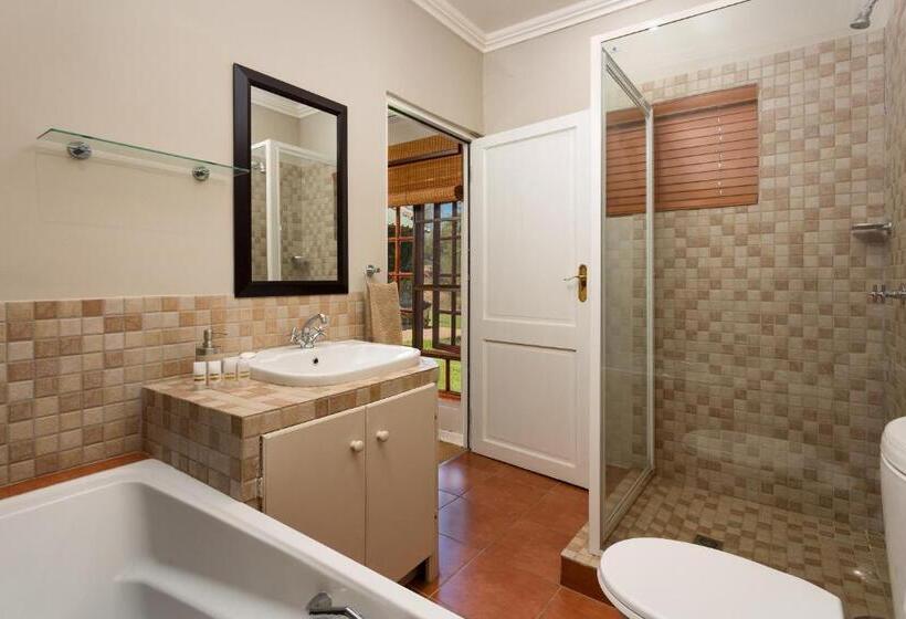 פנסיון Tzamenkomst River Lodge