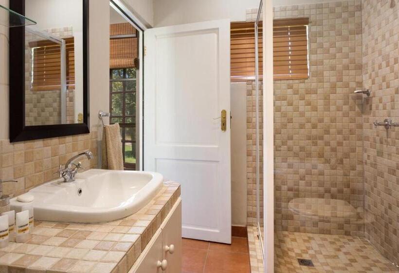 פנסיון Tzamenkomst River Lodge