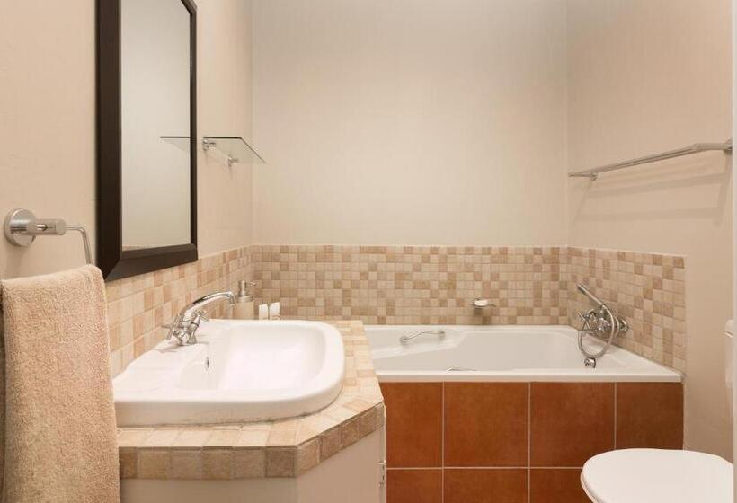 פנסיון Tzamenkomst River Lodge