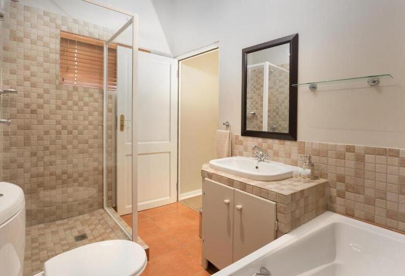 פנסיון Tzamenkomst River Lodge