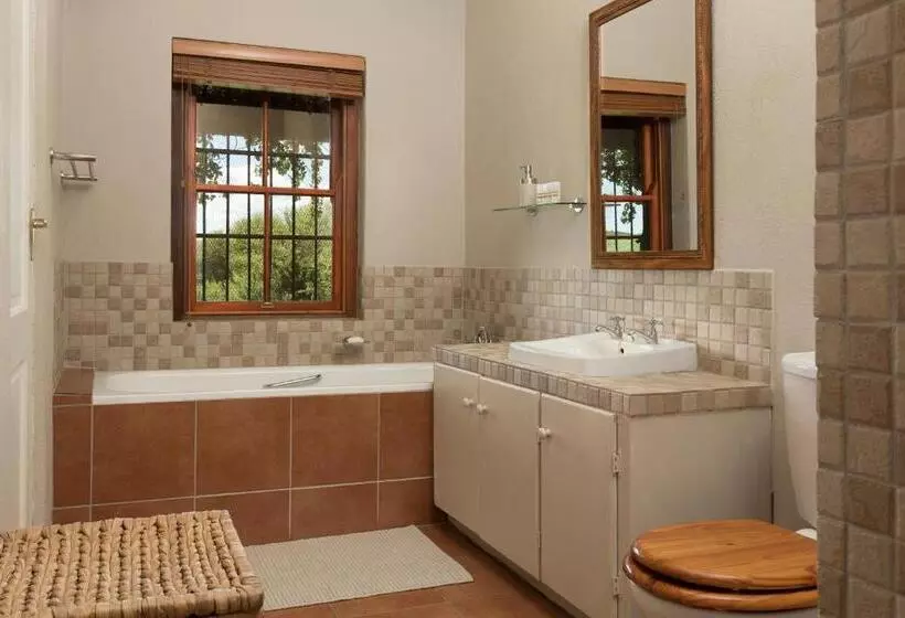 ペンション Tzamenkomst River Lodge