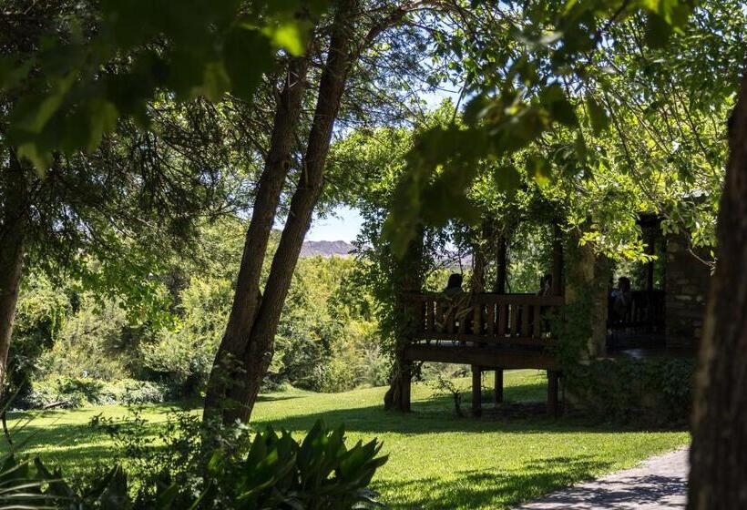 פנסיון Tzamenkomst River Lodge