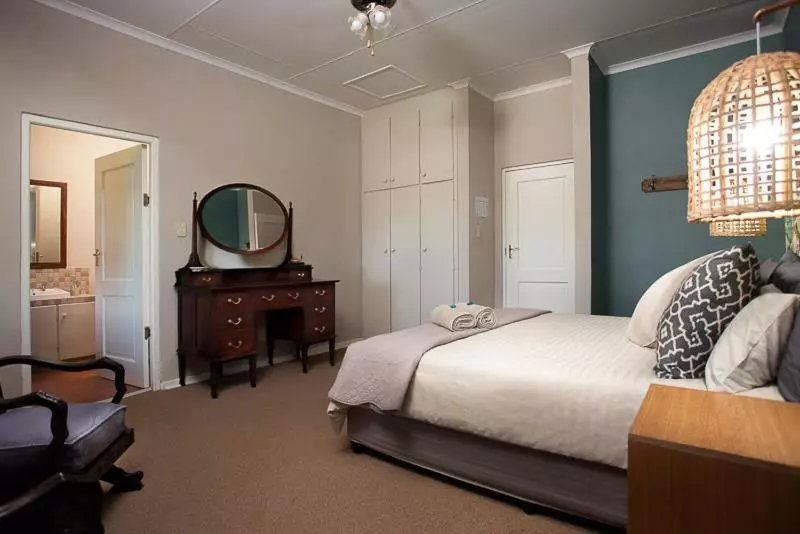 ペンション Tzamenkomst River Lodge