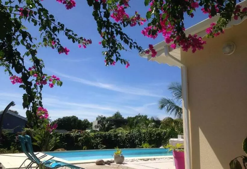 Aamiaismajoitus (B&B) Chambre D Hôte Coeur Coco Piscine