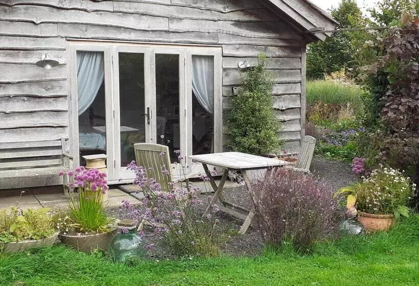 Aamiaismajoitus (B&B) Three Oaks Nursery