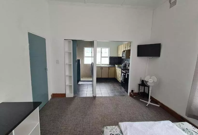 پانسیون The Beach Hide