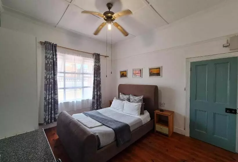 پانسیون The Beach Hide