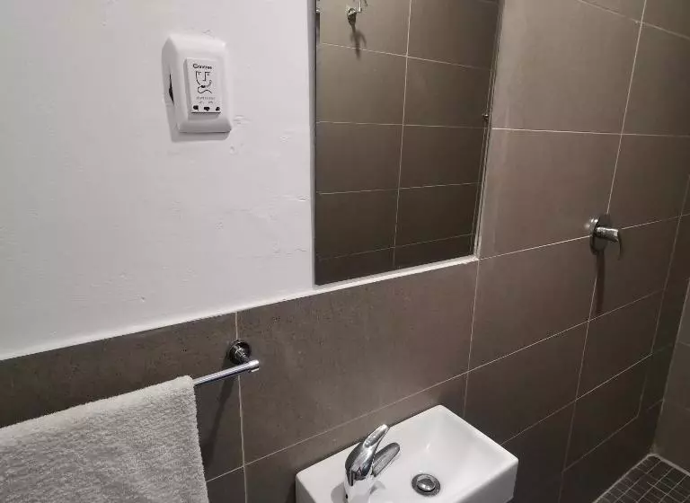 پانسیون The Beach Hide