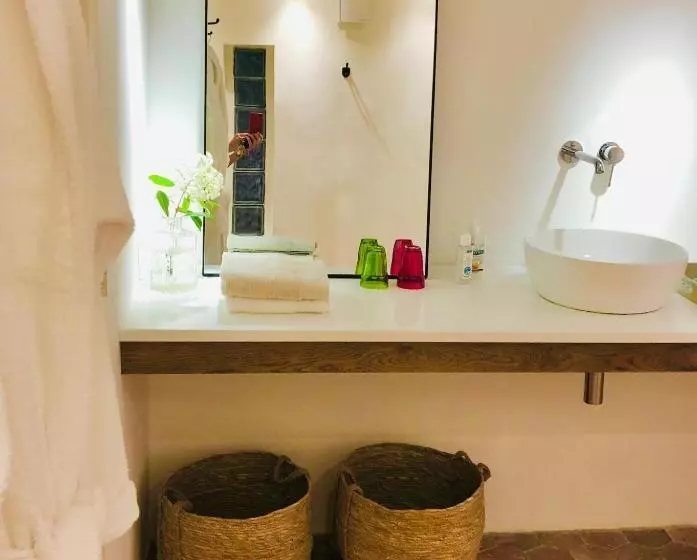 Aamiaismajoitus (B&B) La Cour Des Délices