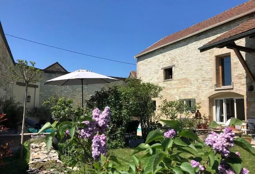 Aamiaismajoitus (B&B) La Cour Des Délices