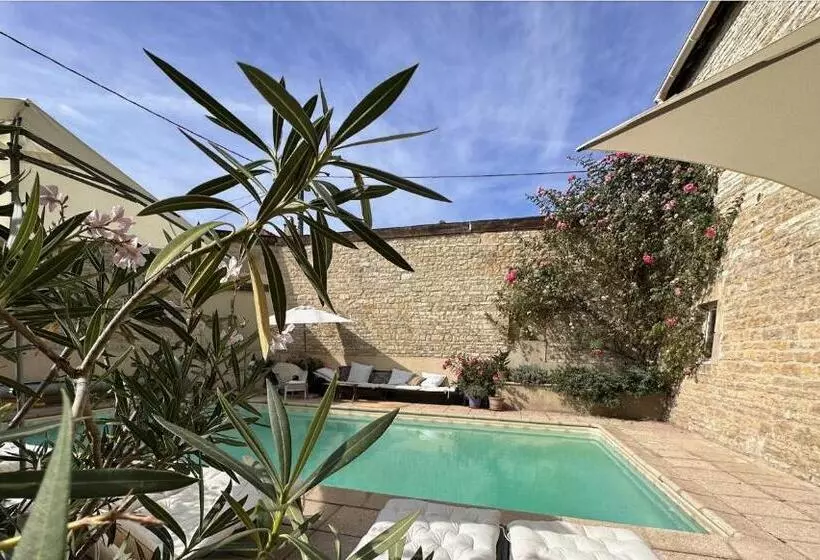 Aamiaismajoitus (B&B) La Cour Des Délices