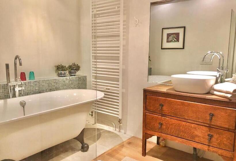 ベッドアンドブレックファースト La Cour Des Délices