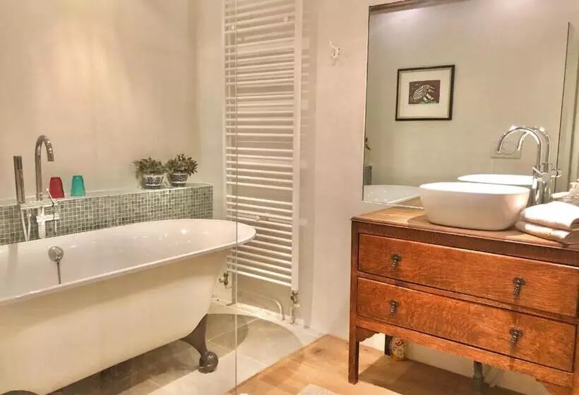 Aamiaismajoitus (B&B) La Cour Des Délices