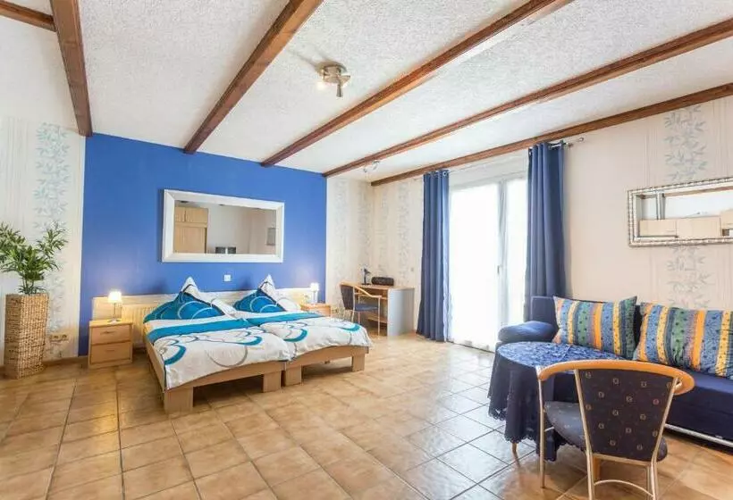 Hotelli Gasthaus Zum Holzwurm