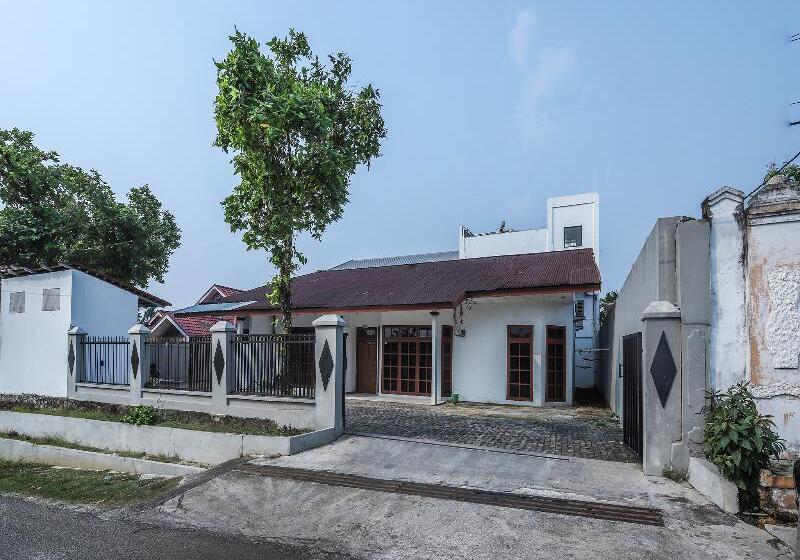 Отель Oyo 1582 Bungo Guest House