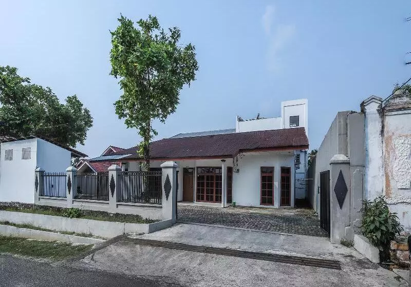 Hotelli Oyo 1582 Bungo Guest House