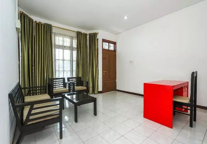 Hotelli Oyo 1582 Bungo Guest House