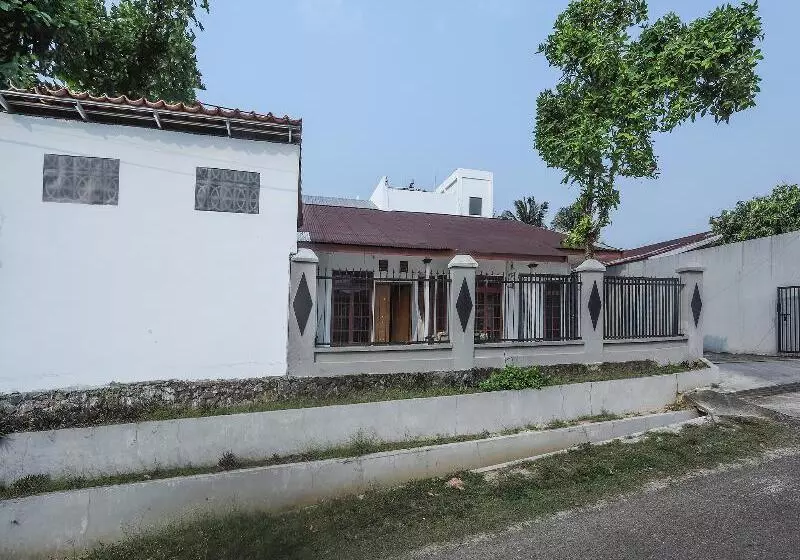 Hotelli Oyo 1582 Bungo Guest House