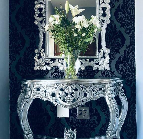 Pension 2 On Zk Matthews Guesthouse