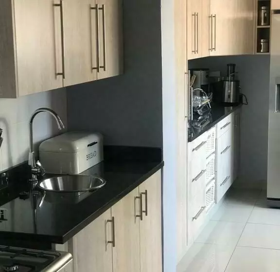 ペンション 2 On Zk Matthews Guesthouse