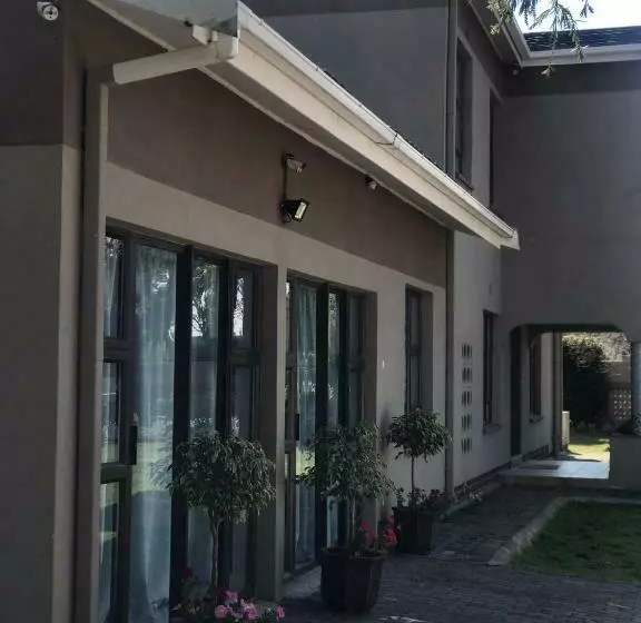 ペンション 2 On Zk Matthews Guesthouse