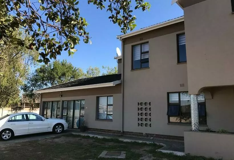 ペンション 2 On Zk Matthews Guesthouse