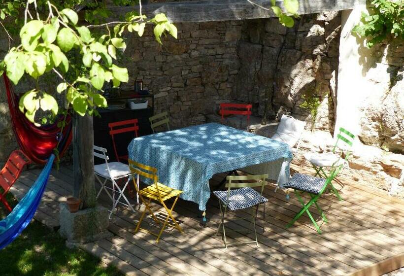 פנסיון Les Jardins Sauvages