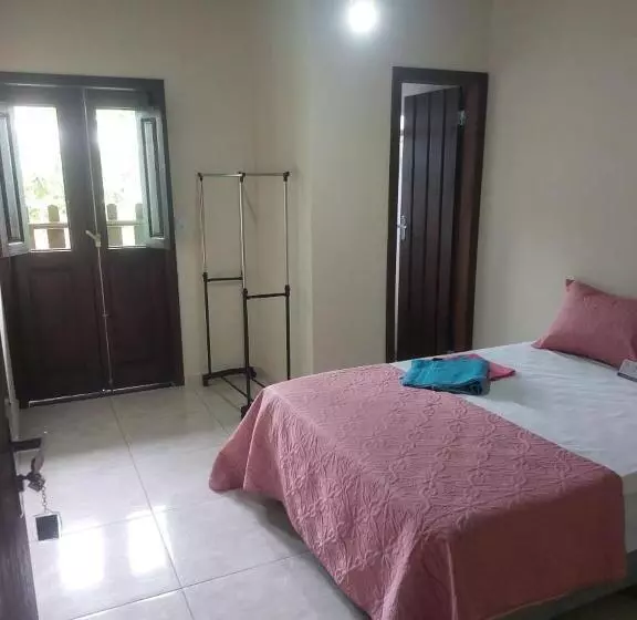 Retkeilymaja Sobrado Flor De Maio