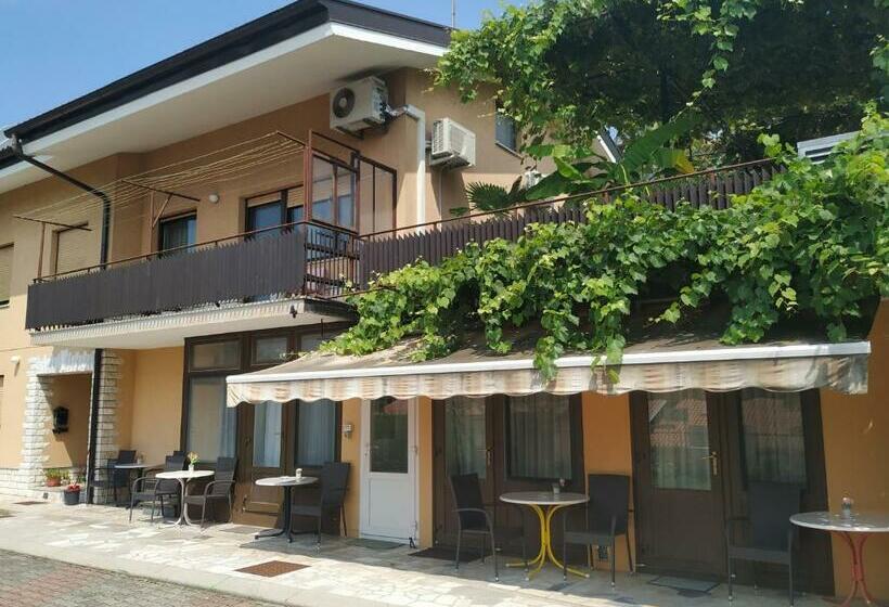 هتل Accomodation Pertout