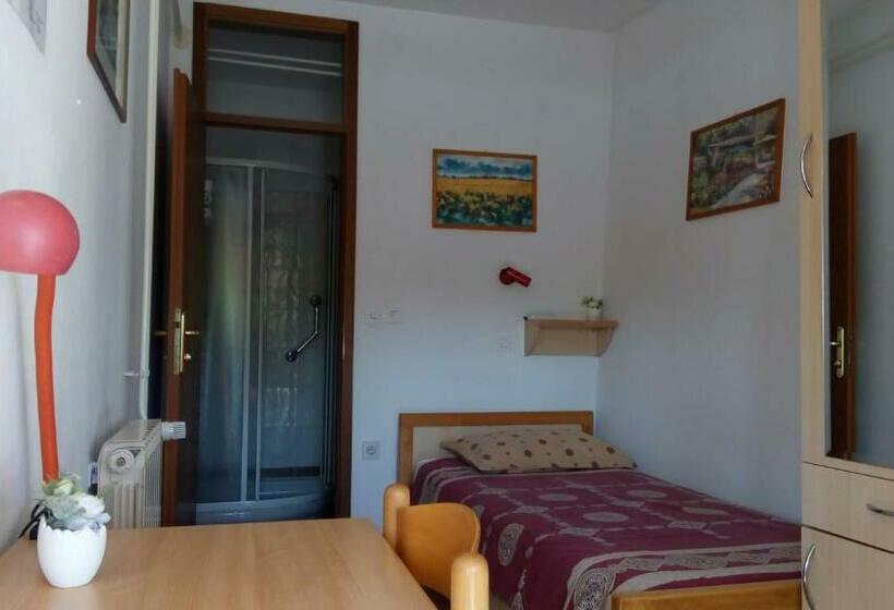 هتل Accomodation Pertout