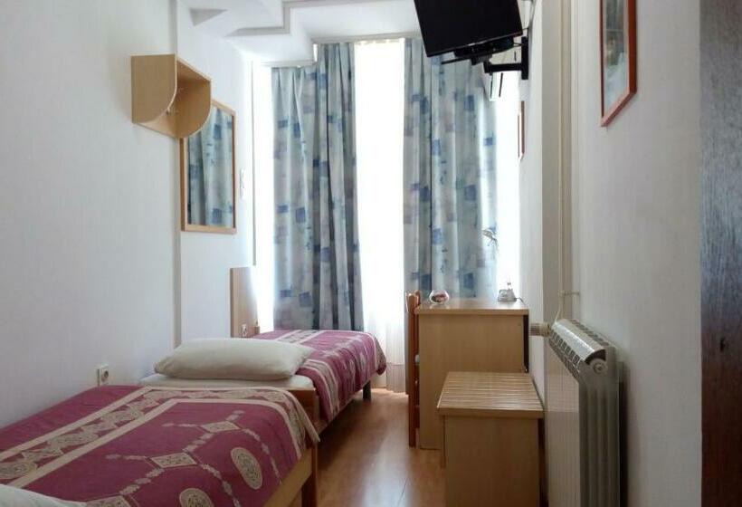 هتل Accomodation Pertout