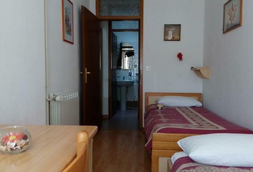 هتل Accomodation Pertout