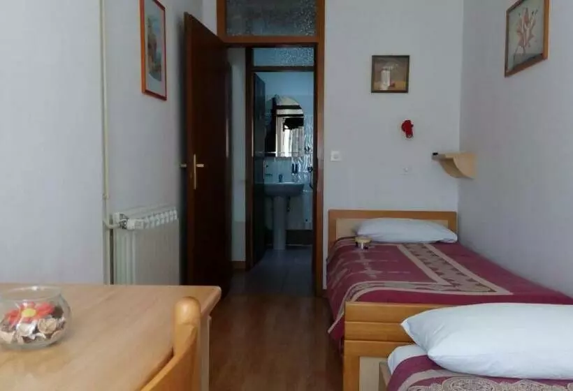 هتل Accomodation Pertout