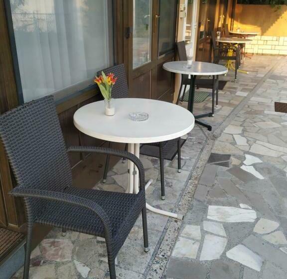 هتل Accomodation Pertout