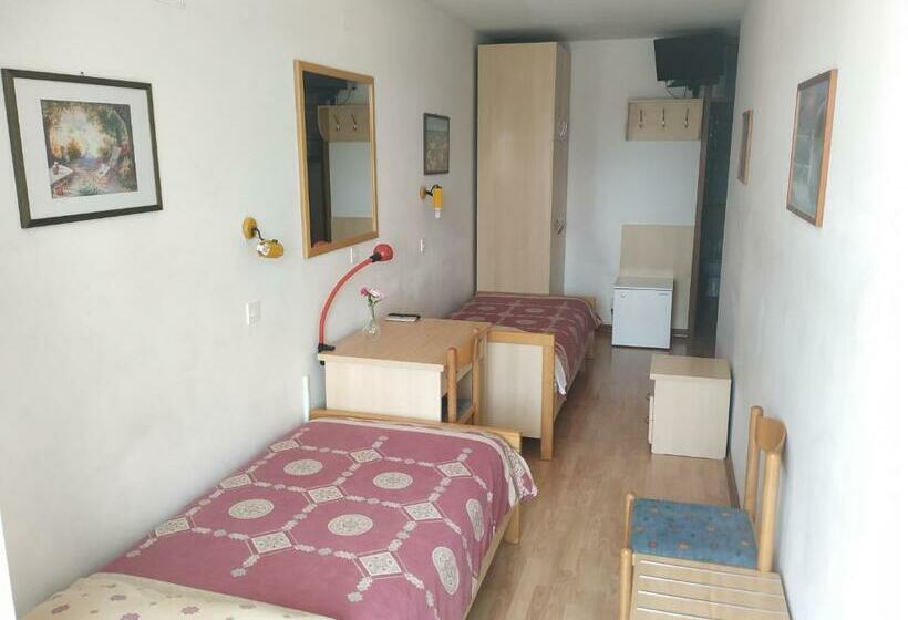 هتل Accomodation Pertout