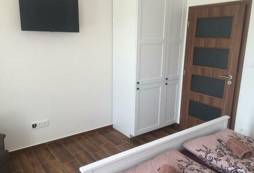 ペンション Penzion šedivý