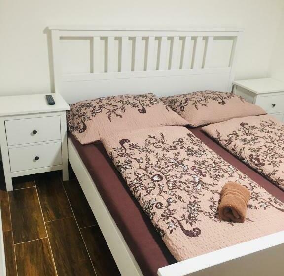 ペンション Penzion šedivý