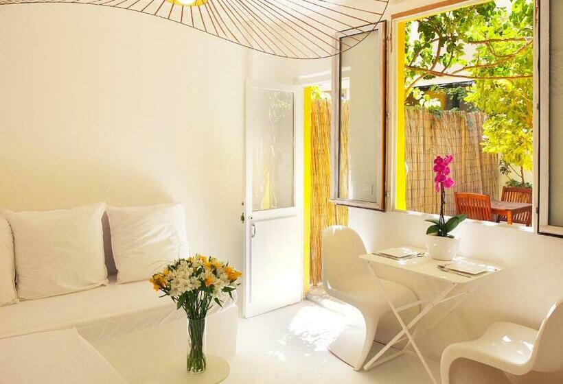 تختخواب و صبحانه La Maison Jaune