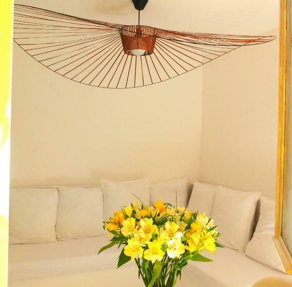 تختخواب و صبحانه La Maison Jaune