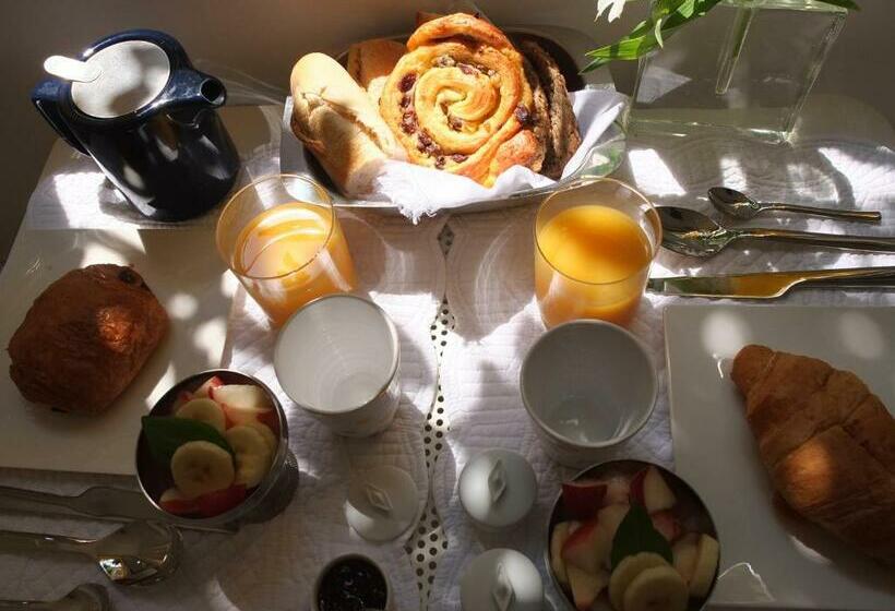 تختخواب و صبحانه La Maison Jaune